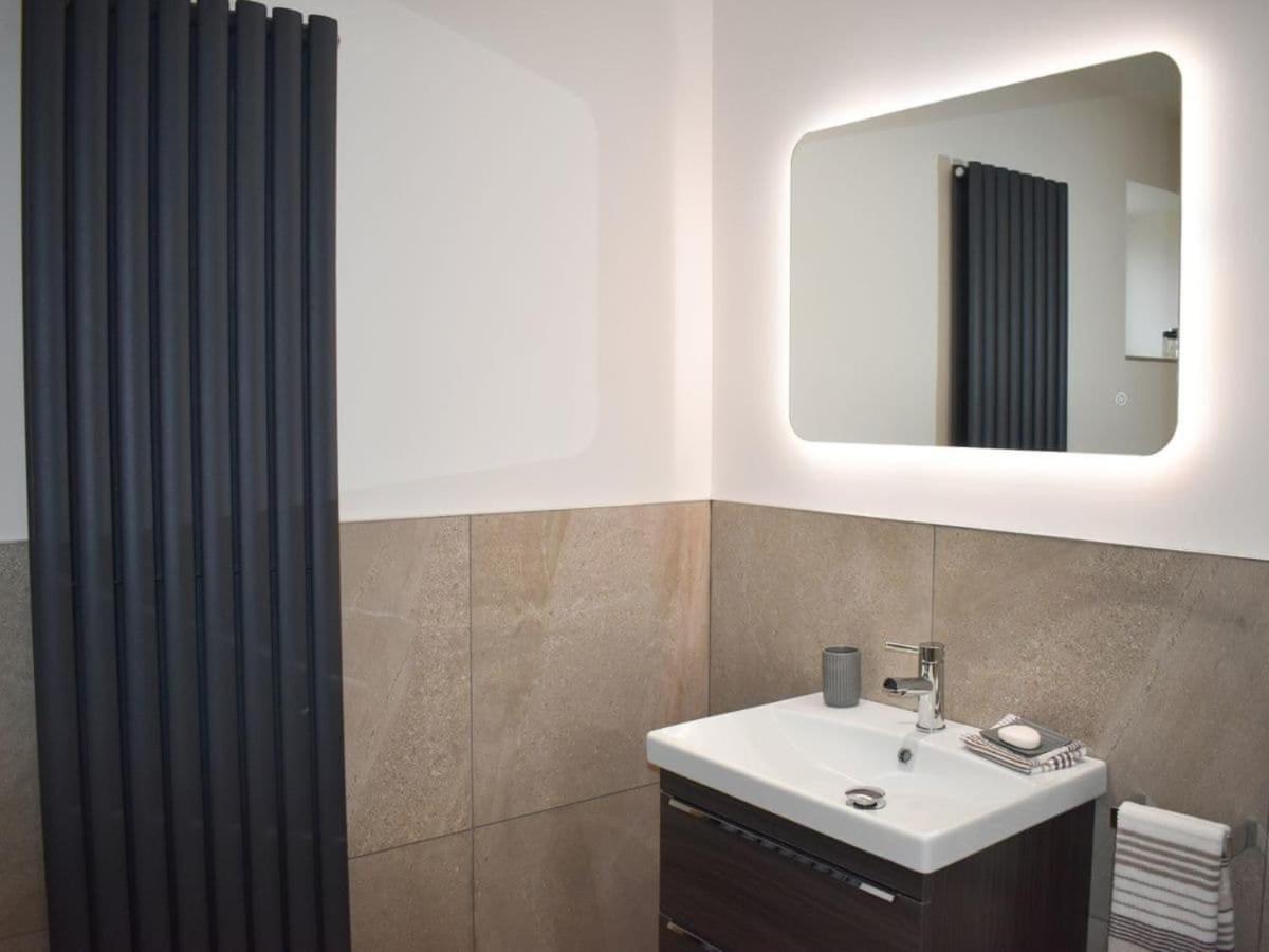 Rose Cottage Captivating 1-Bed Cottage In Bangor Екстер'єр фото